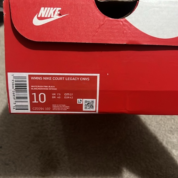 Nike shoes lightly worn - Picture 4 of 5